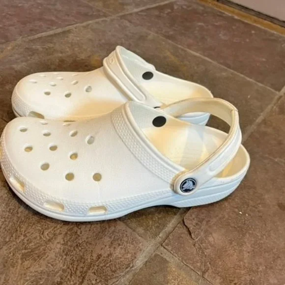CROCS | Shoes | White Crocs Womens Size 7 Men 5 | Poshmark